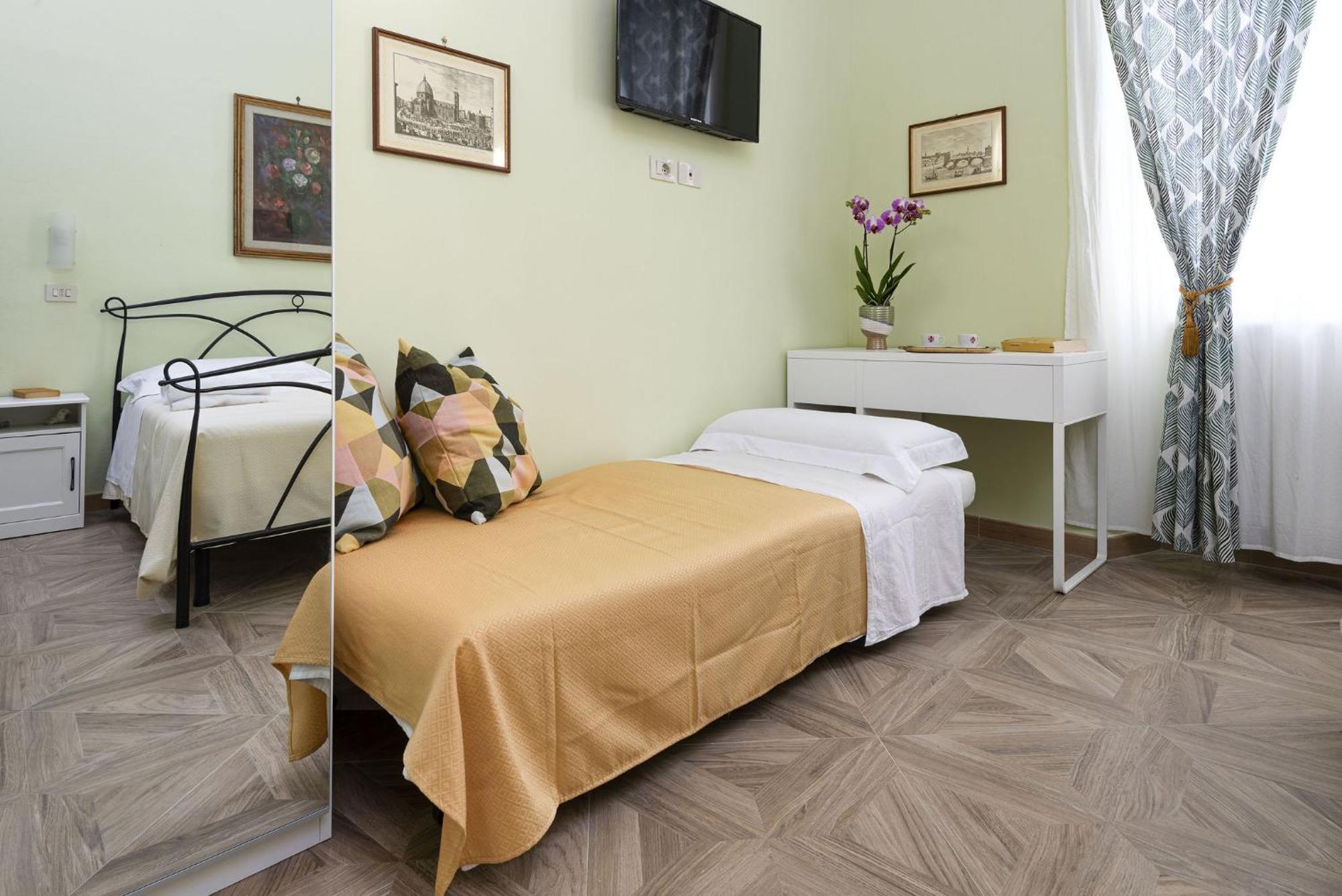 Cadorna Rooms In Florence Exterior photo